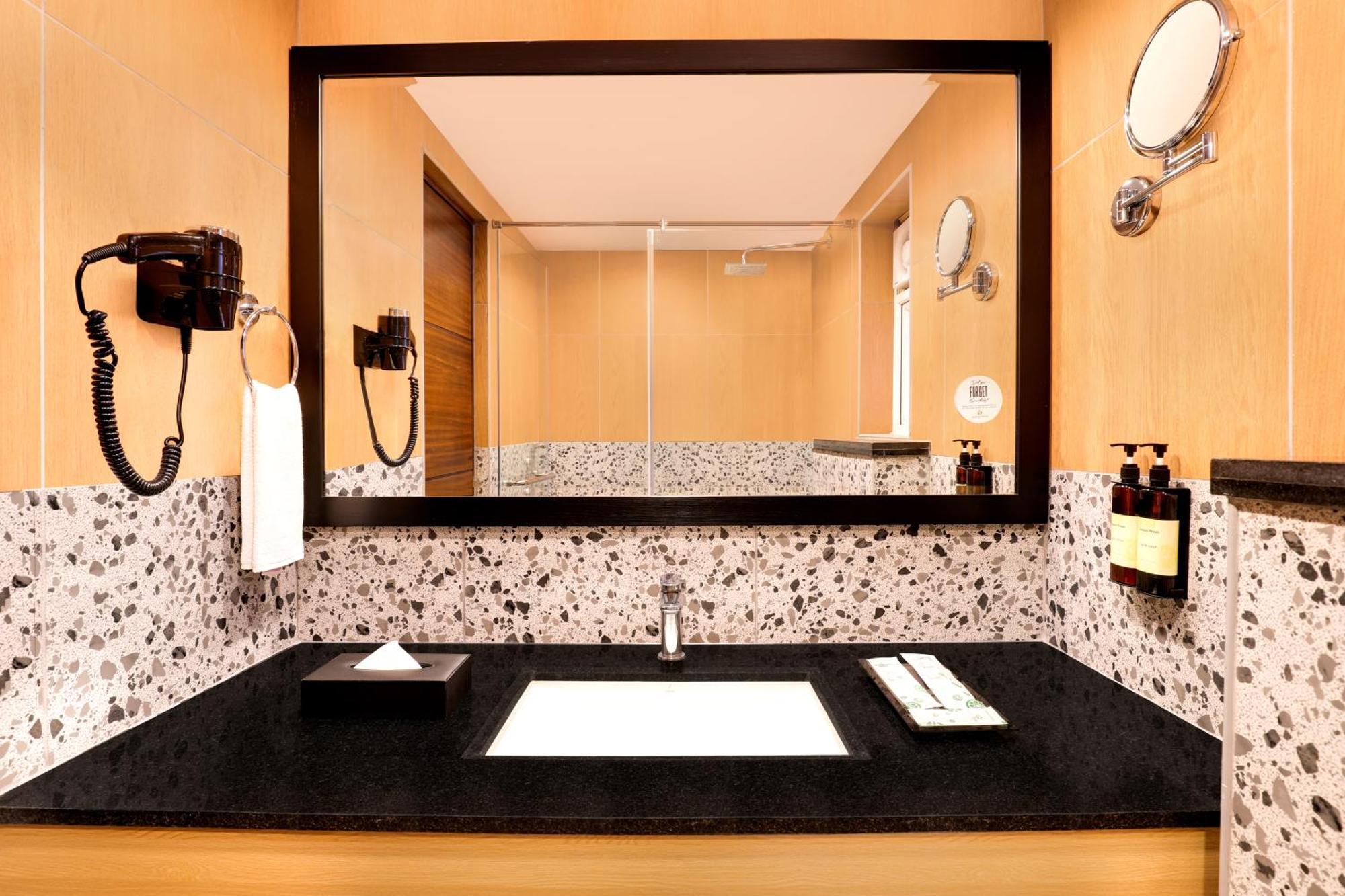 Lemon Tree Suites, Whitefield, Bengaluru Экстерьер фото